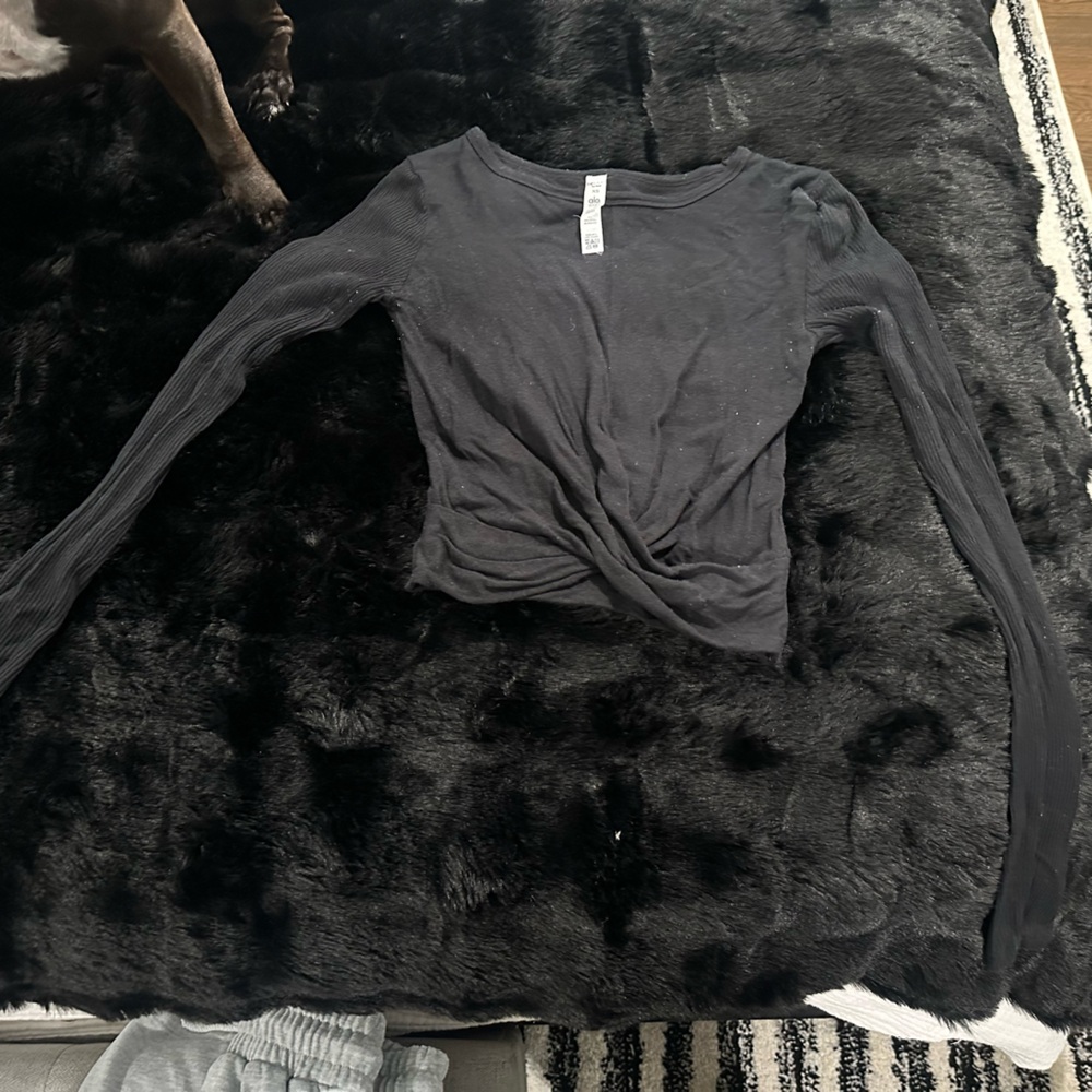 Alo Yoga long sleeve top. Worn- linty & Bally. Size xs